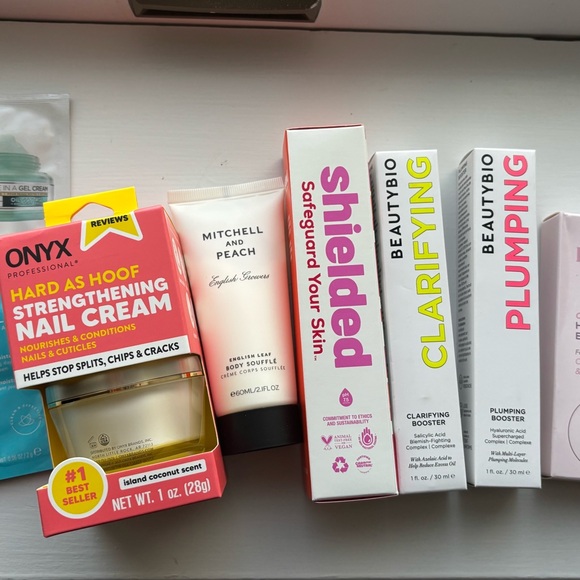 Assorted skincare bundle. - Picture 2 of 5